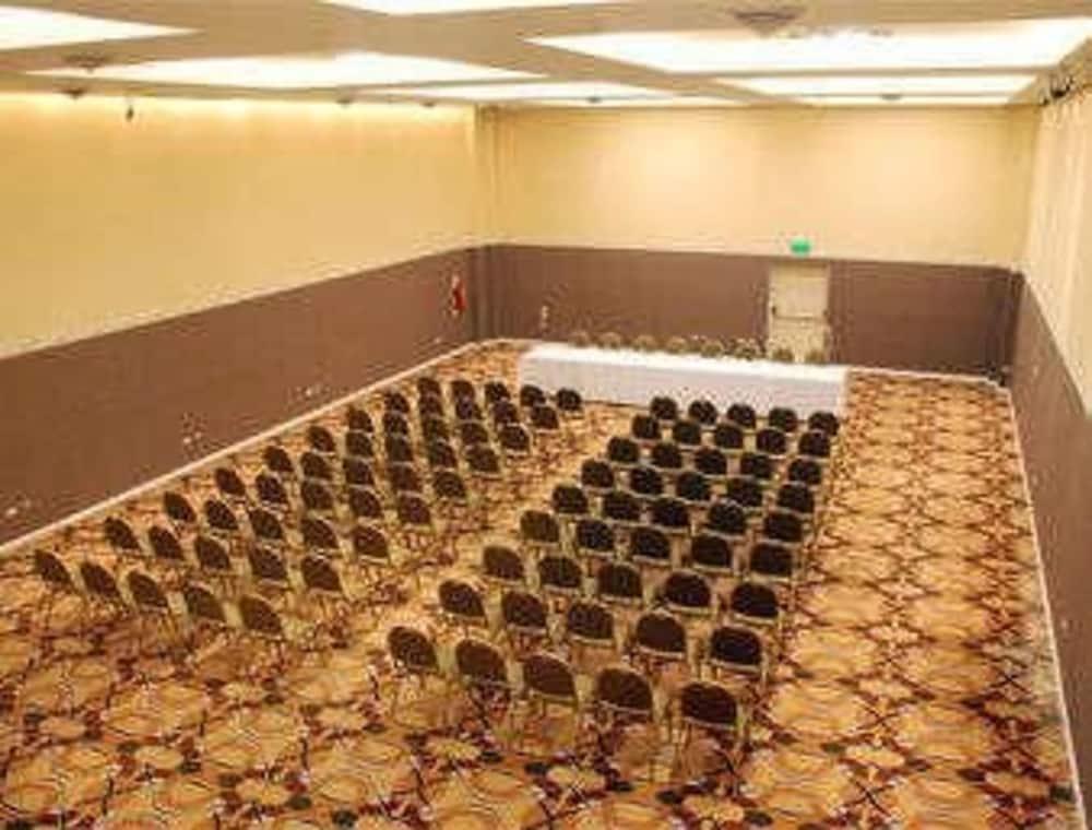 Howard Johnson Villa Maria Hotel Y Casino Επιχειρήσεις φωτογραφία